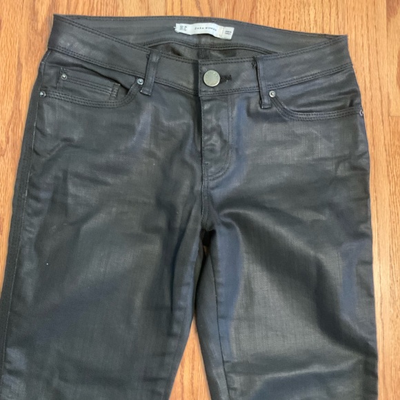 Zara Woman Zip Leg Mid Rise 5-Pocket Nylon Stretch Jeans Black leather look Sz 4 - Picture 2 of 10